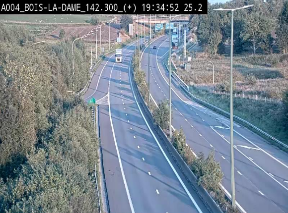 <h2>Webcam située entre la sortie 29 Neufchâteau et la jonction avec l'E25 en direction de Liège et Luxembourg</h2>