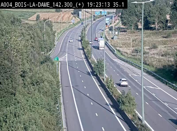 <h2>Webcam située entre la sortie 29 Neufchâteau et la jonction avec l'E25 en direction de Liège et Luxembourg</h2>