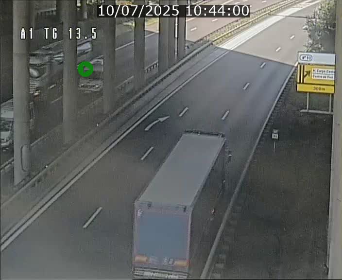 Traffic live webcam Luxembourg Senningen - A1 direction Luxembourg - BK 13.5