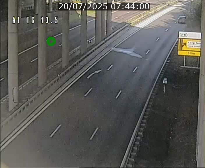 Traffic live webcam Luxembourg Senningen - A1 direction Luxembourg - BK 13.5