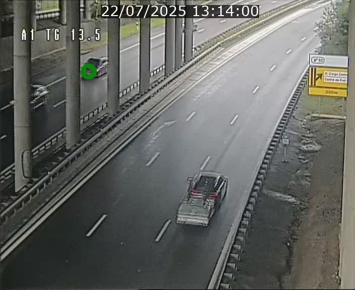 Traffic live webcam Luxembourg Senningen - A1 direction Luxembourg - BK 13.5