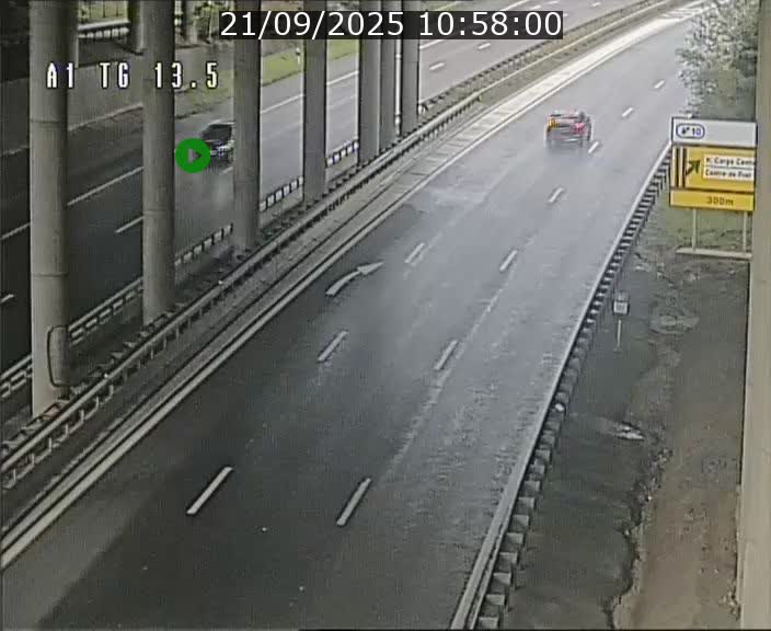 Traffic live webcam Luxembourg Senningen - A1 direction Luxembourg - BK 13.5