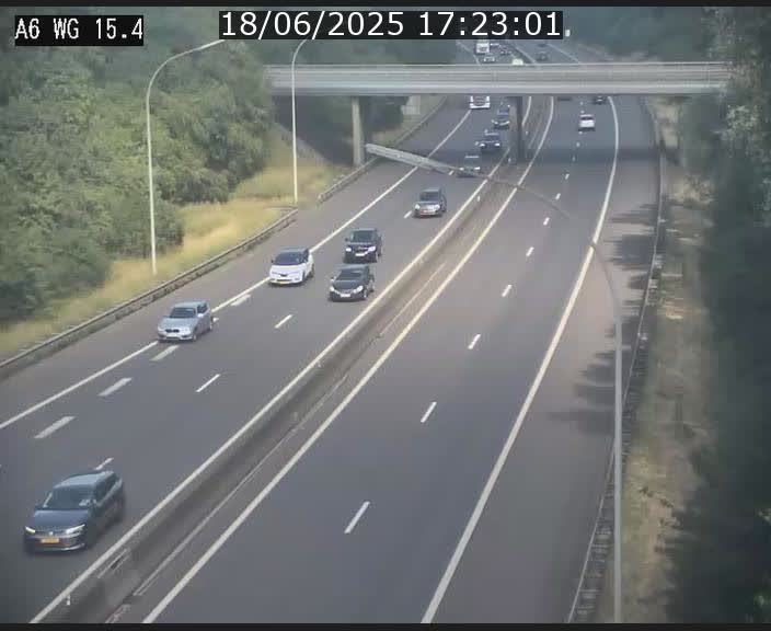 <h2>Traffic live webcam Luxembourg Capellen - A6 - BK 15.4 - direction Luxembourg/France/Allemagne</h2>