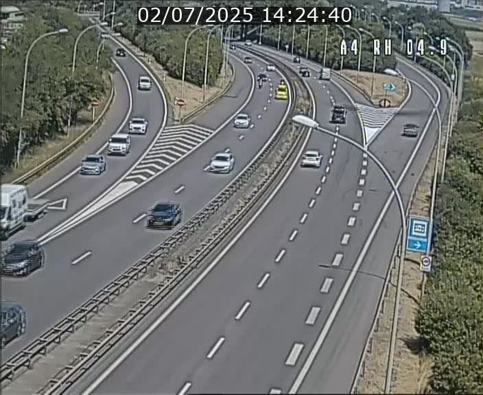 <h2>Traffic live webcam Luxembourg Leudelange - A4 - BK 4.9 - direction Luxembourg</h2>