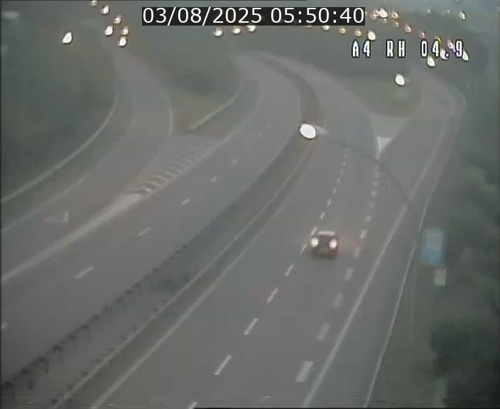 <h2>Traffic live webcam Luxembourg Leudelange - A4 - BK 4.9 - direction Luxembourg</h2>