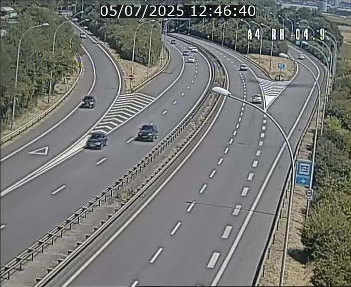 <h2>Traffic live webcam Luxembourg Leudelange - A4 - BK 4.9 - direction Luxembourg</h2>