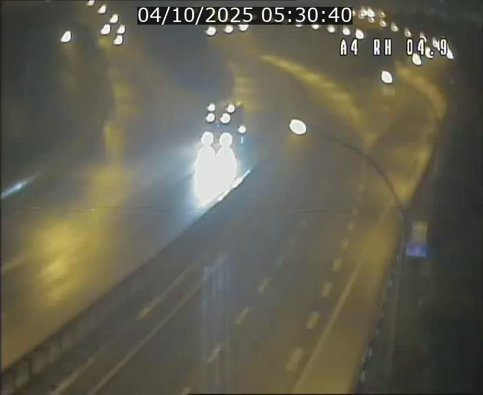 <h2>Traffic live webcam Luxembourg Leudelange - A4 - BK 4.9 - direction Luxembourg</h2>