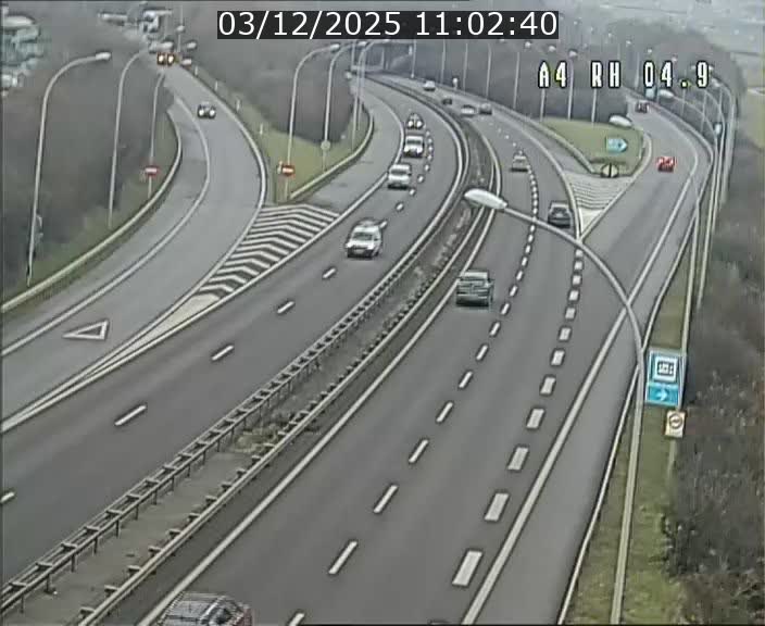 <h2>Traffic live webcam Luxembourg Leudelange - A4 - BK 4.9 - direction Luxembourg</h2>
