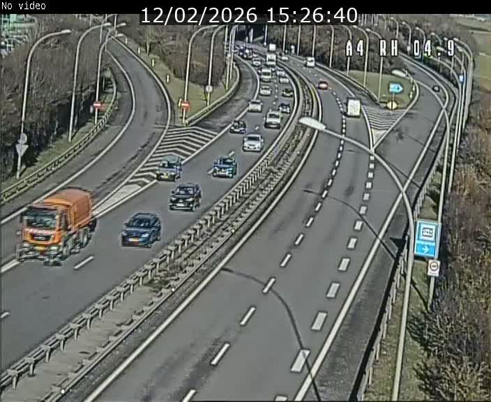 <h2>Traffic live webcam Luxembourg Leudelange - A4 - BK 4.9 - direction Luxembourg</h2>