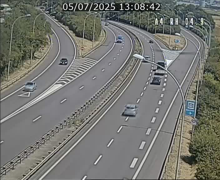 <h2>Traffic live webcam Luxembourg Leudelange - A4 - BK 4.9 - direction Luxembourg</h2>