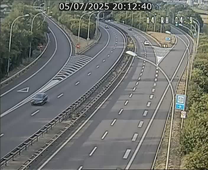 <h2>Traffic live webcam Luxembourg Leudelange - A4 - BK 4.9 - direction Luxembourg</h2>