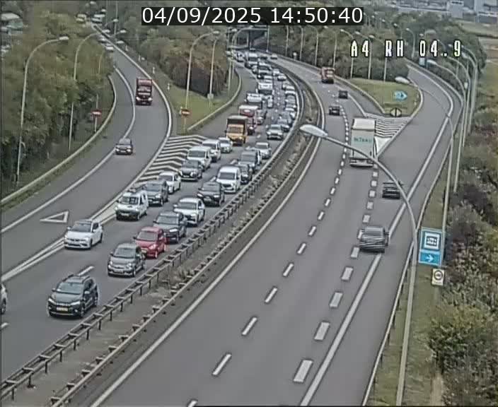 <h2>Traffic live webcam Luxembourg Leudelange - A4 - BK 4.9 - direction Luxembourg</h2>
