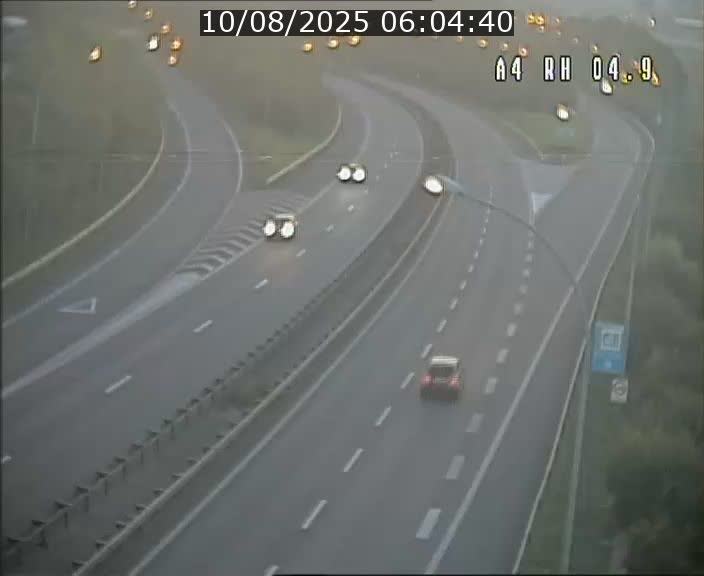 <h2>Traffic live webcam Luxembourg Leudelange - A4 - BK 4.9 - direction Luxembourg</h2>