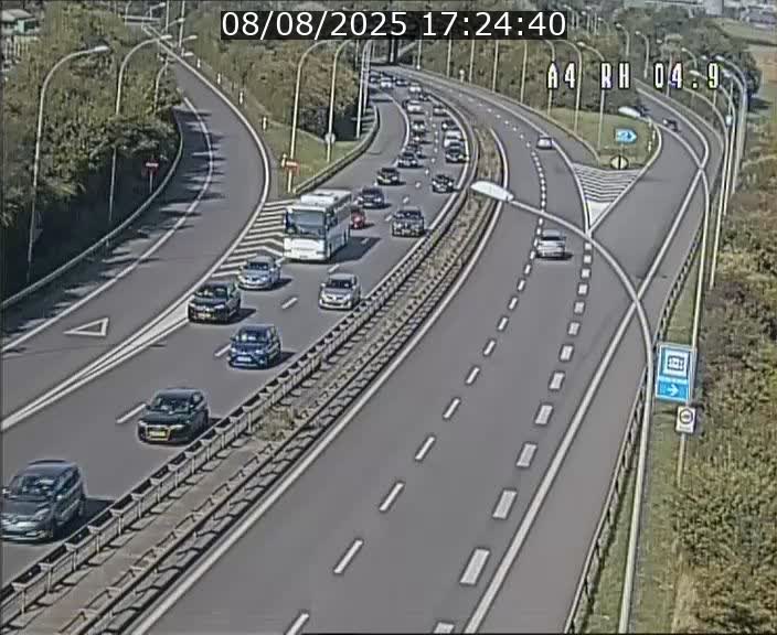 <h2>Traffic live webcam Luxembourg Leudelange - A4 - BK 4.9 - direction Luxembourg</h2>