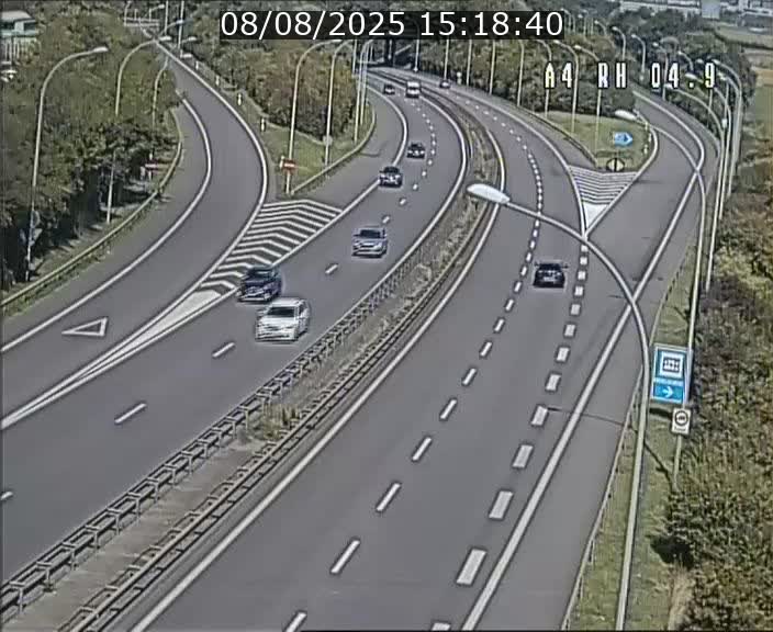 <h2>Traffic live webcam Luxembourg Leudelange - A4 - BK 4.9 - direction Luxembourg</h2>