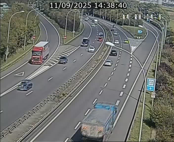 <h2>Traffic live webcam Luxembourg Leudelange - A4 - BK 4.9 - direction Luxembourg</h2>