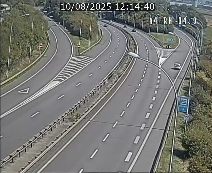 <h2>Traffic live webcam Luxembourg Leudelange - A4 - BK 4.9 - direction Luxembourg</h2>