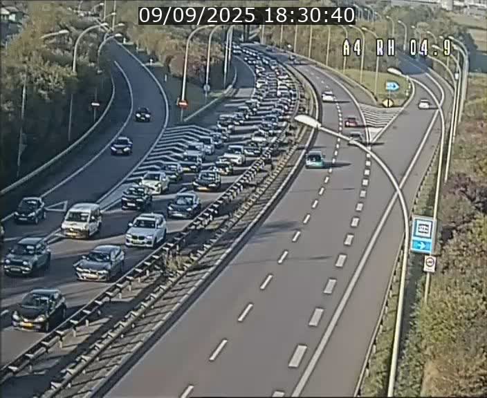 <h2>Traffic live webcam Luxembourg Leudelange - A4 - BK 4.9 - direction Luxembourg</h2>