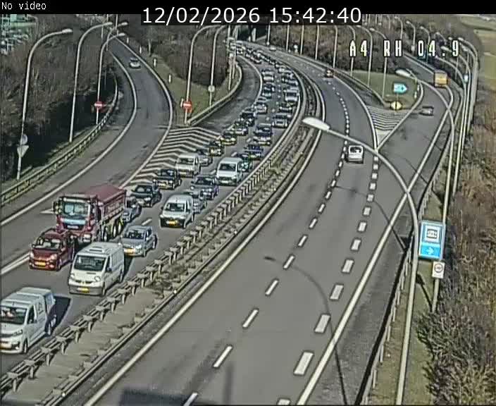 <h2>Traffic live webcam Luxembourg Leudelange - A4 - BK 4.9 - direction Luxembourg</h2>