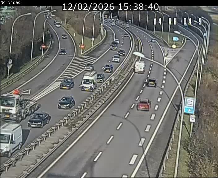 <h2>Traffic live webcam Luxembourg Leudelange - A4 - BK 4.9 - direction Luxembourg</h2>