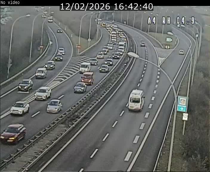 <h2>Traffic live webcam Luxembourg Leudelange - A4 - BK 4.9 - direction Luxembourg</h2>