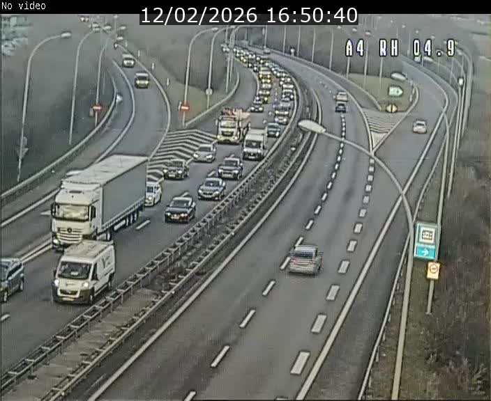 <h2>Traffic live webcam Luxembourg Leudelange - A4 - BK 4.9 - direction Luxembourg</h2>