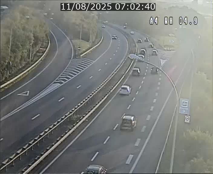 <h2>Traffic live webcam Luxembourg Leudelange - A4 - BK 4.9 - direction Luxembourg</h2>