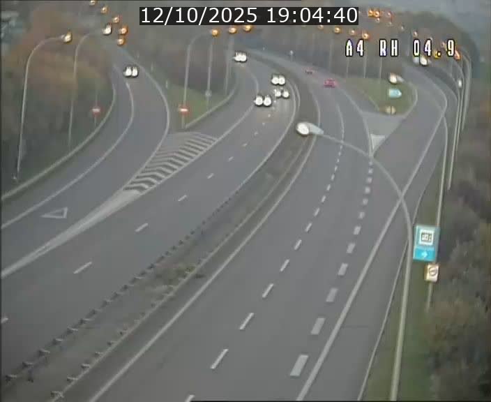 <h2>Traffic live webcam Luxembourg Leudelange - A4 - BK 4.9 - direction Luxembourg</h2>