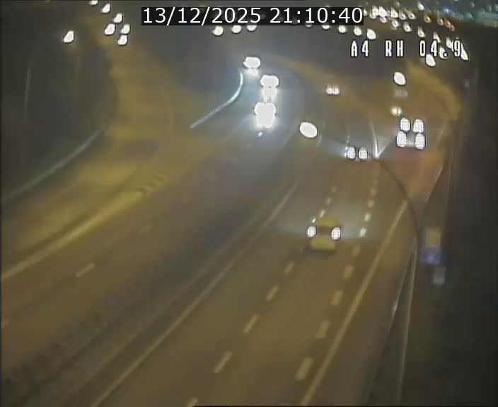 <h2>Traffic live webcam Luxembourg Leudelange - A4 - BK 4.9 - direction Luxembourg</h2>