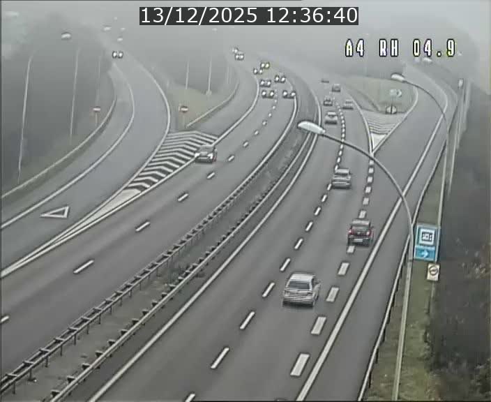 <h2>Traffic live webcam Luxembourg Leudelange - A4 - BK 4.9 - direction Luxembourg</h2>