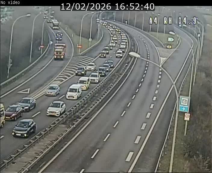 <h2>Traffic live webcam Luxembourg Leudelange - A4 - BK 4.9 - direction Luxembourg</h2>