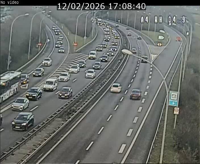 <h2>Traffic live webcam Luxembourg Leudelange - A4 - BK 4.9 - direction Luxembourg</h2>