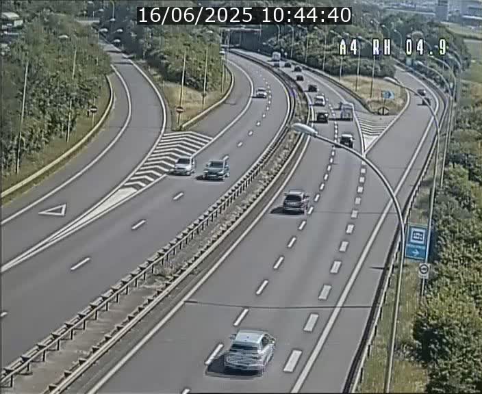 Traffic live webcam Luxembourg Leudelange - A4 - BK 4.9 - direction Luxembourg
