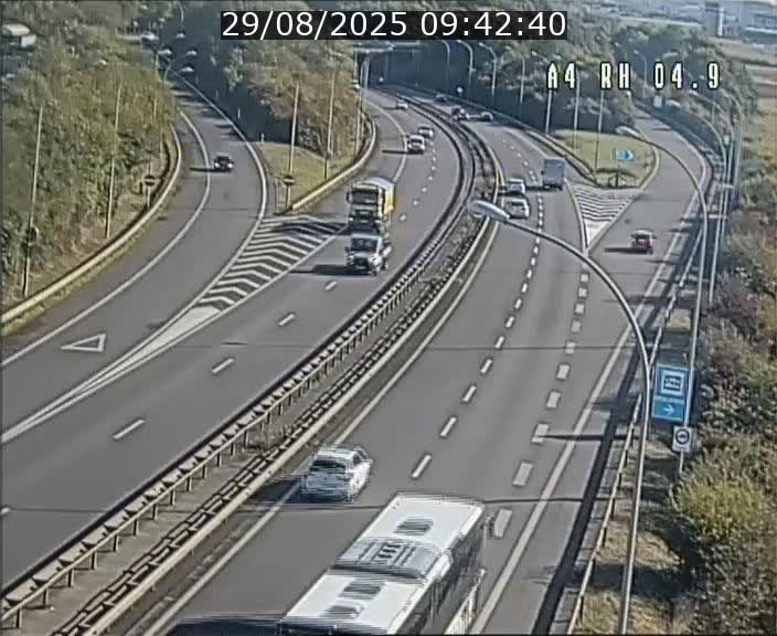 <h2>Traffic live webcam Luxembourg Leudelange - A4 - BK 4.9 - direction Luxembourg</h2>