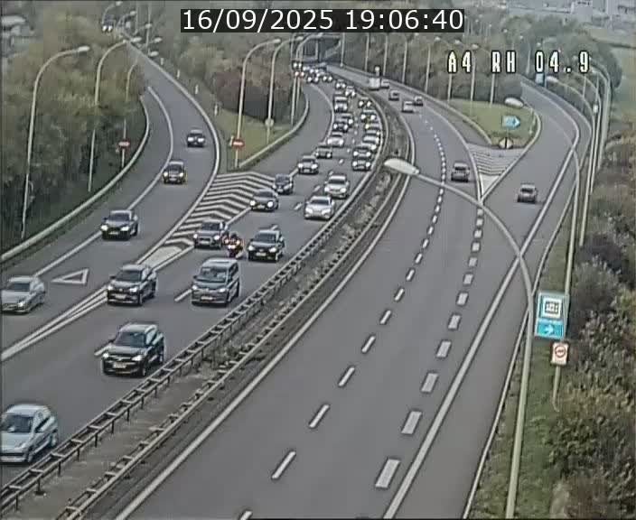 Traffic live webcam Luxembourg Leudelange - A4 - BK 4.9 - direction Luxembourg