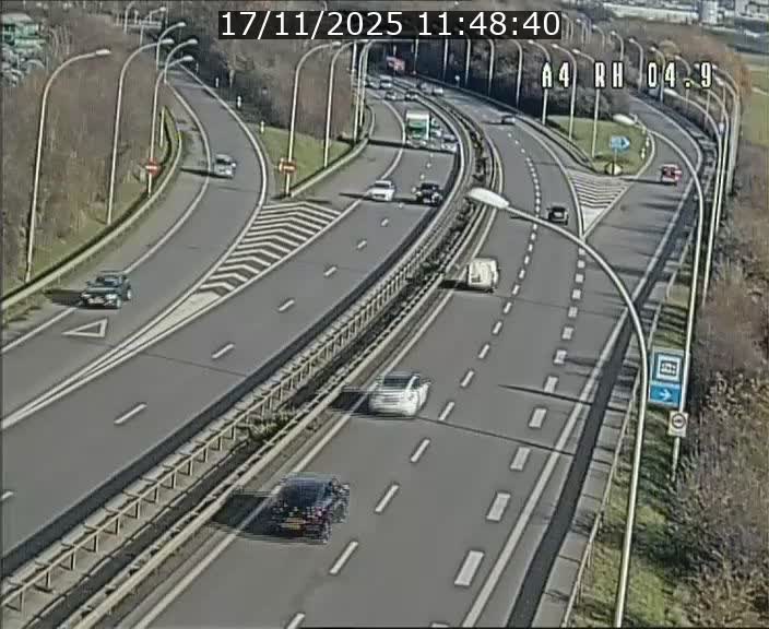 <h2>Traffic live webcam Luxembourg Leudelange - A4 - BK 4.9 - direction Luxembourg</h2>