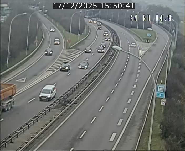 <h2>Traffic live webcam Luxembourg Leudelange - A4 - BK 4.9 - direction Luxembourg</h2>