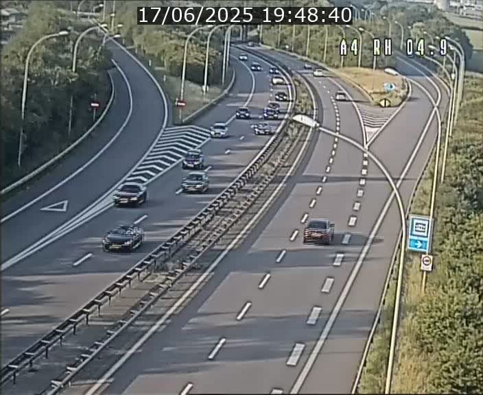 Traffic live webcam Luxembourg Leudelange - A4 - BK 4.9 - direction Luxembourg