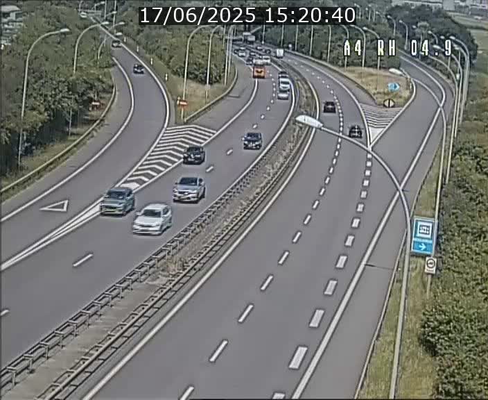 Traffic live webcam Luxembourg Leudelange - A4 - BK 4.9 - direction Luxembourg