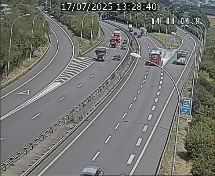 <h2>Traffic live webcam Luxembourg Leudelange - A4 - BK 4.9 - direction Luxembourg</h2>
