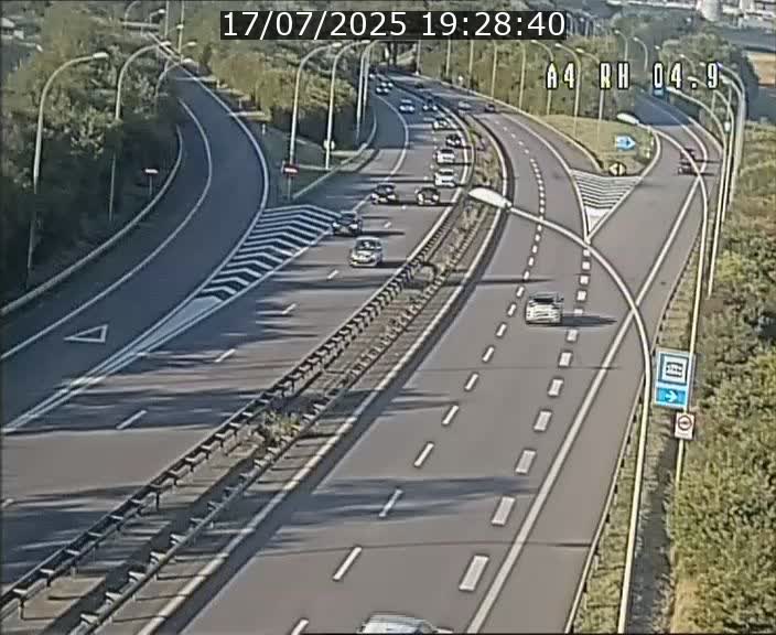 <h2>Traffic live webcam Luxembourg Leudelange - A4 - BK 4.9 - direction Luxembourg</h2>