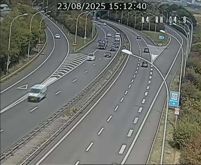 <h2>Traffic live webcam Luxembourg Leudelange - A4 - BK 4.9 - direction Luxembourg</h2>