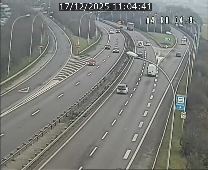 <h2>Traffic live webcam Luxembourg Leudelange - A4 - BK 4.9 - direction Luxembourg</h2>