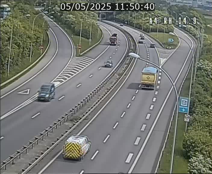 Traffic live webcam Luxembourg Leudelange - A4 - BK 4.9 - direction Luxembourg