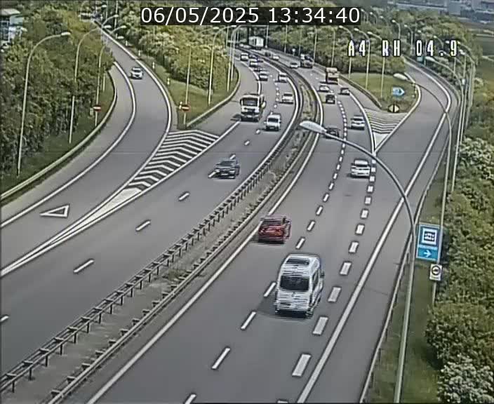Traffic live webcam Luxembourg Leudelange - A4 - BK 4.9 - direction Luxembourg