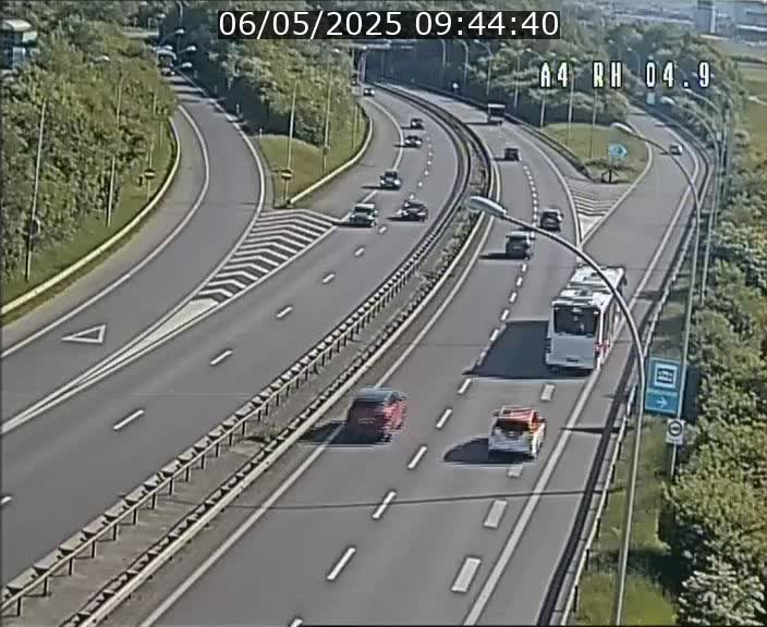 Traffic live webcam Luxembourg Leudelange - A4 - BK 4.9 - direction Luxembourg