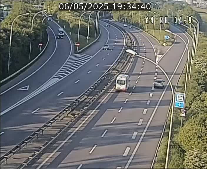 Traffic live webcam Luxembourg Leudelange - A4 - BK 4.9 - direction Luxembourg