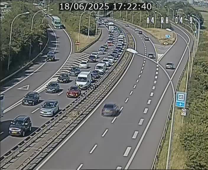 Traffic live webcam Luxembourg Leudelange - A4 - BK 4.9 - direction Luxembourg