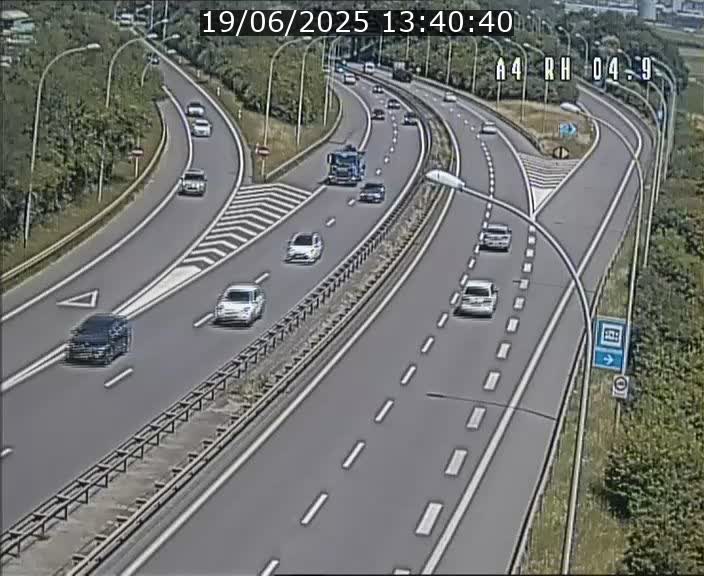 Traffic live webcam Luxembourg Leudelange - A4 - BK 4.9 - direction Luxembourg