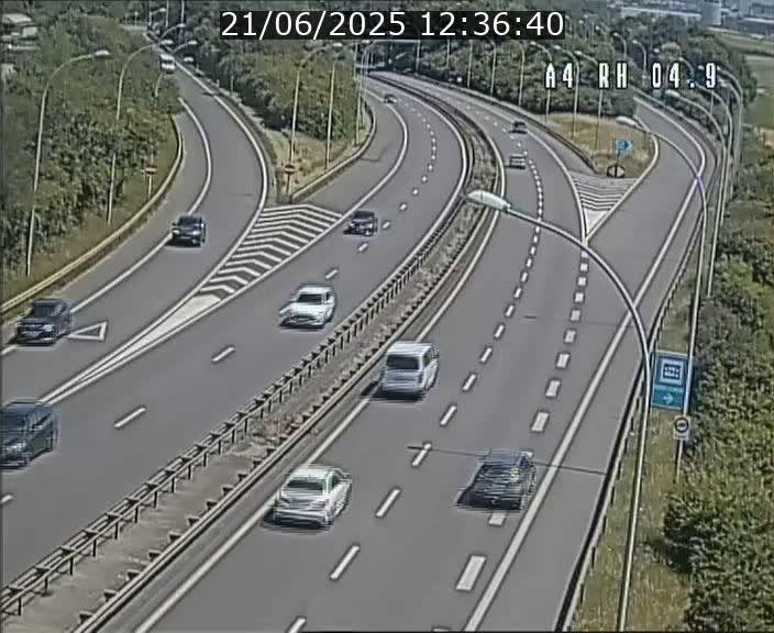 Traffic live webcam Luxembourg Leudelange - A4 - BK 4.9 - direction Luxembourg